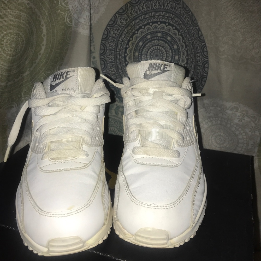 Selling old shoes to make extra 💸